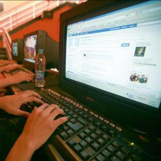 Existe un incremento de la preocupación por la seguridad de las personas con cuenta en la popular plataforma de Internet. / Foto por: EFE/Archivo