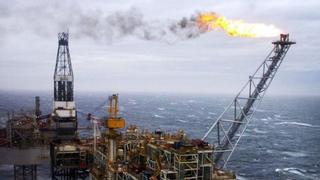 El conflicto en Ucrania llevó a los precios del petróleo a su precio más alto de los últimos siete años. / Foto por: BBC