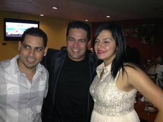 Foto del 19 de octubre del 2013 con dos de los principales líderes de Telexfree en Puerto Rico. De Izq. a der. Xavier Ortiz Figueroa, Sanderley Rodrigues De Vasconcelos y Angelis Marie Ríos.